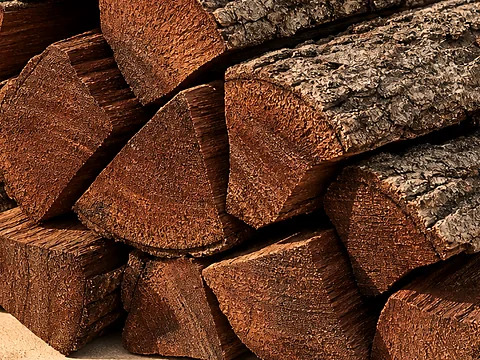 Дрова из акации — фактура распила